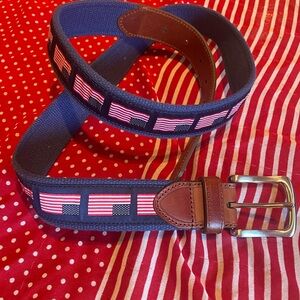 Men’s American Flag ribbon belt. 40” width is 1 1/2”. Silver buckle/brown lthr.